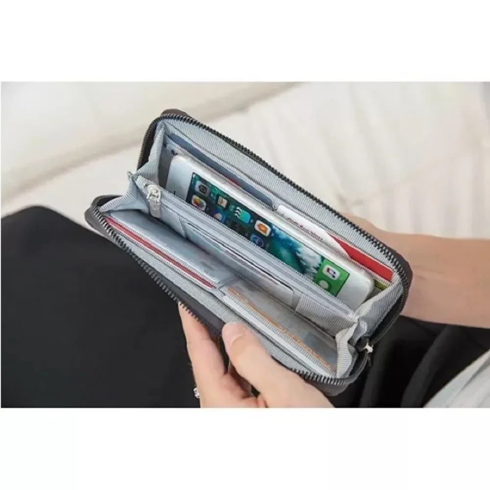 Travelon RFID Blocking Zip Wallet bag